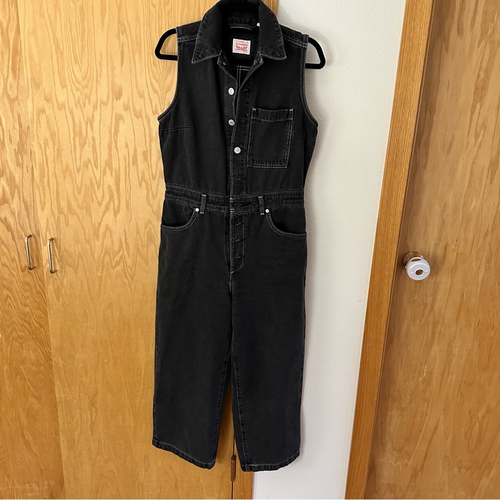Levi’s Sleeveless Jumpsuit